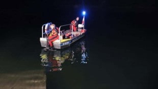 Auch die Wasserrettung war im Einsatz gewesen (Symbolbild)