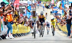 Im steilen Zielsprint der dritten Etappe setzte sich der Franzose Damien Urciel knapp vor „Team ...
