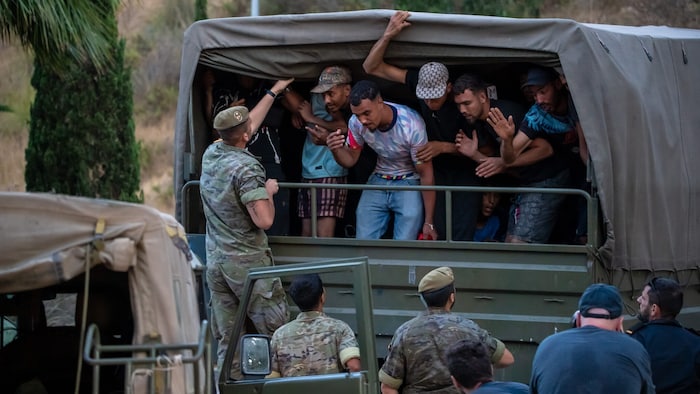 Spanische Soldaten eskortieren Migranten an die marokkanische Grenze – der Umgang mit ...