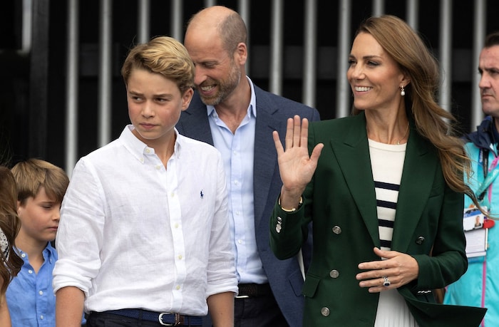 Seine Eltern am Tandem? Prinz George wäre das superpeinlich!
