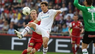 Einst duellierten sich Ebner (li.) und Hosiner in der Bundesliga – heute spielen sie gemeinsam ...