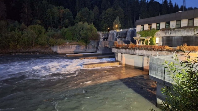 Durch einen technischen Defekt gelangte Öl in die Salzach.