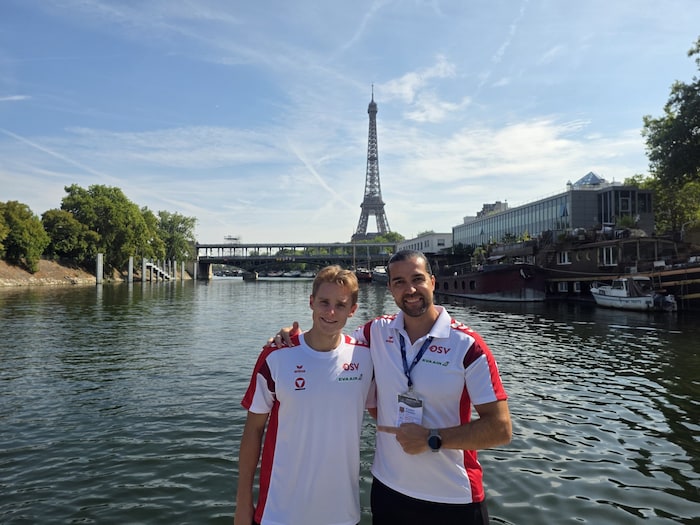 Luca Karl mit Trainer Plamen Ryaskov in Paris.