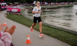 Hanna Röser startet erfolgreich als Triathletin durch.