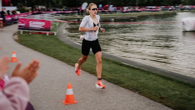 Hanna Röser startet erfolgreich als Triathletin durch.