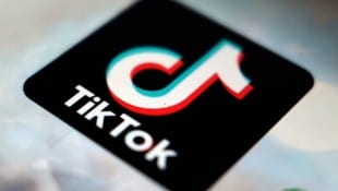 AP/Kiichiro Sato Jugendwörter verbreiten sich heute schneller denn je, vor allem durch TikTok.
