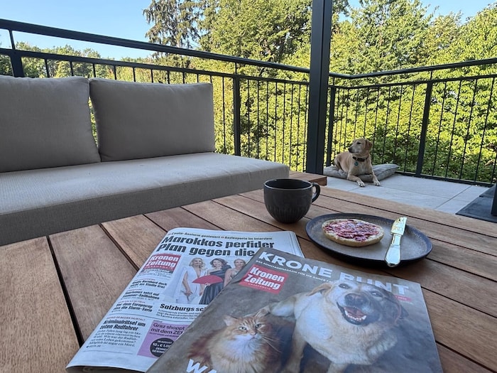 Beim Frühstück auf der Terrasse wird Energie getankt.