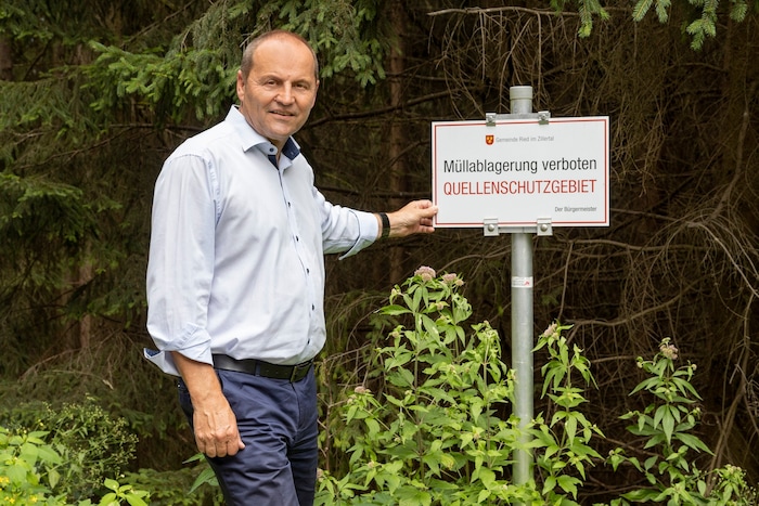 LHStv. Josef Geisler stellte das Trinkwasserkonzept vor und machte auf die Notwendigkeit ...