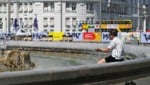 Von der Sonne sollte man sich bei den Temperaturen derzeit eher fernhalten – auch, wenn die ...