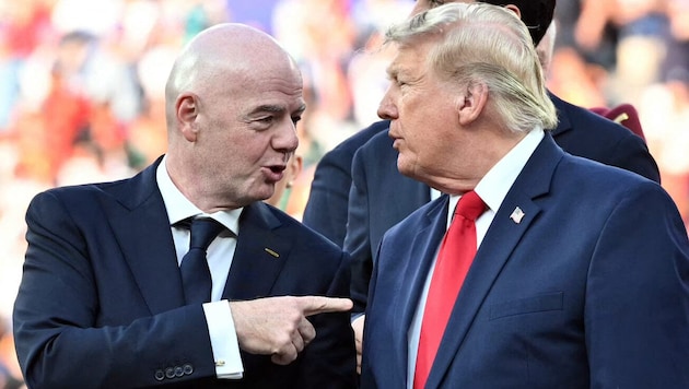 FIFA-Boss Gianni Infantino (links) sucht offenbar die Hilfe von US-Präsident Donald Trump.