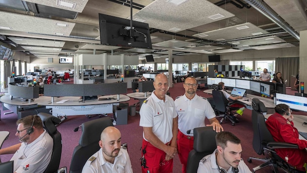 Die neue Leitstelle und ihre Chefs: Bernt Senarclens de Grancy (l.) und sein Stellvertreter ...