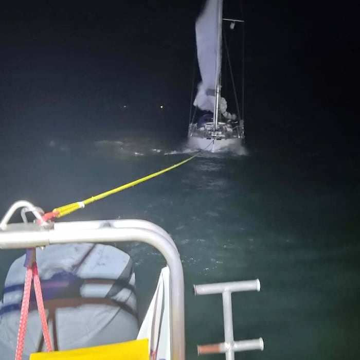 Die Wasserrettung musste mehrere Boote abschleppen – unter anderem am Wallersee.