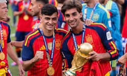 Ferran Torres (re.) mit seinem Noch-Barca-Teamkollegen Pedri