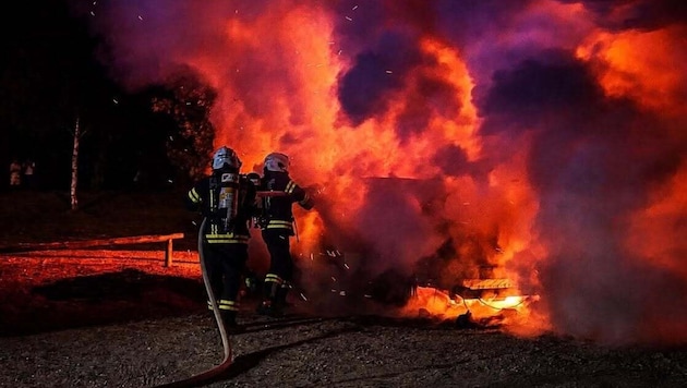 Das Fahrzeug stand bereits in Vollbrand