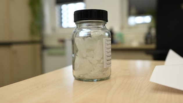 Der 25-Jährige hatte Heroin und Crystal Meth dabei (Symbolbild)