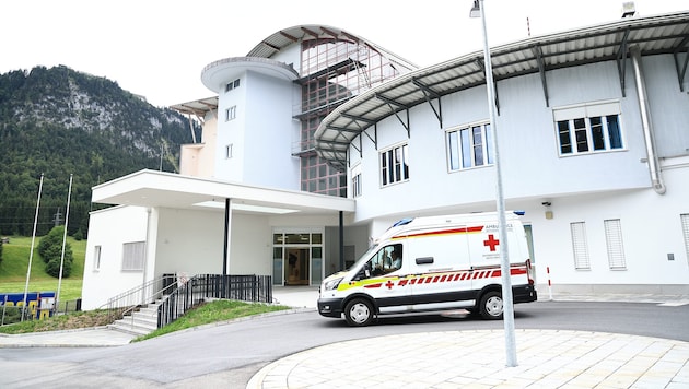 Die Schwerverletzte wurde mit der Rettung ins Krankenhaus Reutte eingeliefert.