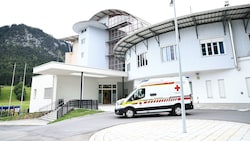 Die Schwerverletzte wurde mit der Rettung ins Krankenhaus Reutte eingeliefert.