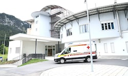 Die Schwerverletzte wurde mit der Rettung ins Krankenhaus Reutte eingeliefert.
