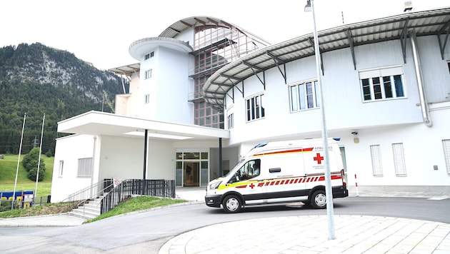 Der Motorradfahrer wurde in das Krankenhaus Reutte eingeliefert (Symbolbild).
