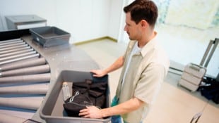 Flüssigkeiten im Handgepäck und elektronische Geräte in der Tasche: Mit den neuen CT-Scannern ...
