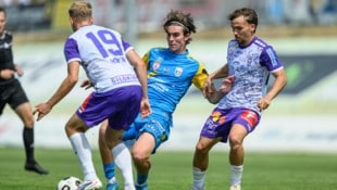 Nikolas Freund (M.) stand im ersten Ligaspiel für Hertha Wels schon in der Startelf.