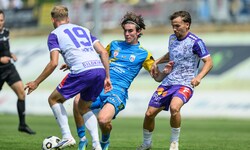 Nikolas Freund (M.) stand im ersten Ligaspiel für Hertha Wels schon in der Startelf.