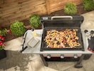Die neue Weber Slate® GP 71 cm Premium Plancha bietet viel Platz für kreative Grillideen und ...