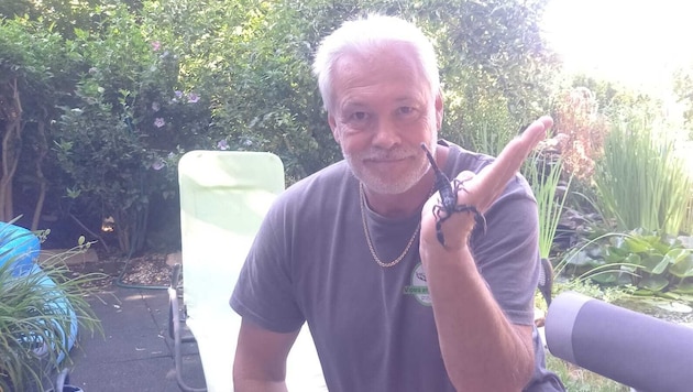 Werner Stangl mit einem der vielen tierischen Urlaubsmitbringsel