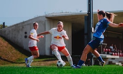 Maria Plattner (M.) bringt das Spiel der Salzburgerinnen auf ein neues Level.