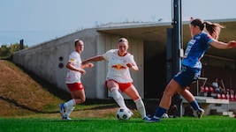 Maria Plattner (M.) bringt das Spiel der Salzburgerinnen auf ein neues Level.