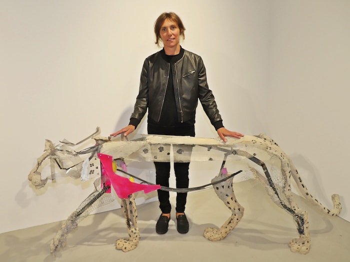 Nelly Schmücking mit Panther: Anatomisches trifft Kunst