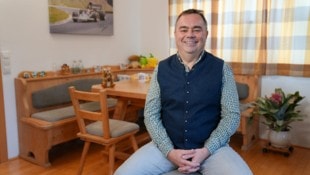 Wout Kichler Daheim in der guten Stube bei Bernhard Fenk (55) in Putzleinsdorf wurde natürlich auf der Suche ...