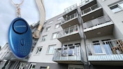 Die Polizei verteilte Taschenalarme an die verängstigten Mitbewohner, weil sie panische Angst ...