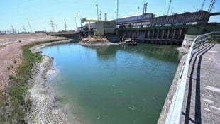 Ungarns Regierung hat am Mittwoch angekündigt, den Wasserstand der Donau anzuheben, um den ...