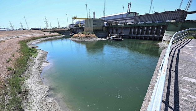 Ungarns Regierung hat am Mittwoch angekündigt, den Wasserstand der Donau anzuheben, um den ...