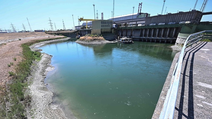 Aus diesem mit Donauwasser gefüllten Becken wird Kühlwasser in das AKW Paks geleitet.