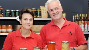 Markus und Ulrike Mayr bieten Glas um Glas Genuss an.