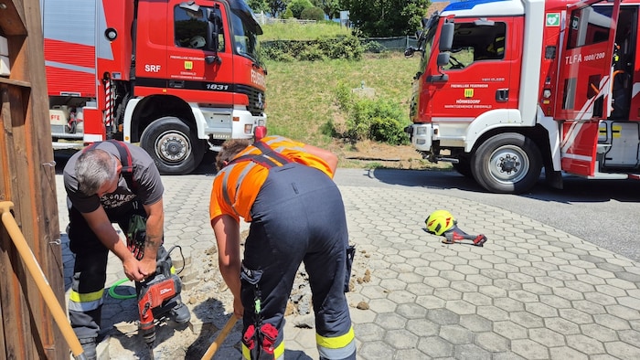 Die Feuerwehr musste mit schwerem Gerät anrücken.