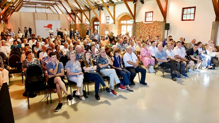 Wer dabei sein wollte, musste sich bewerben und wurde dann ausgewählt, um einen repräsentativen ...