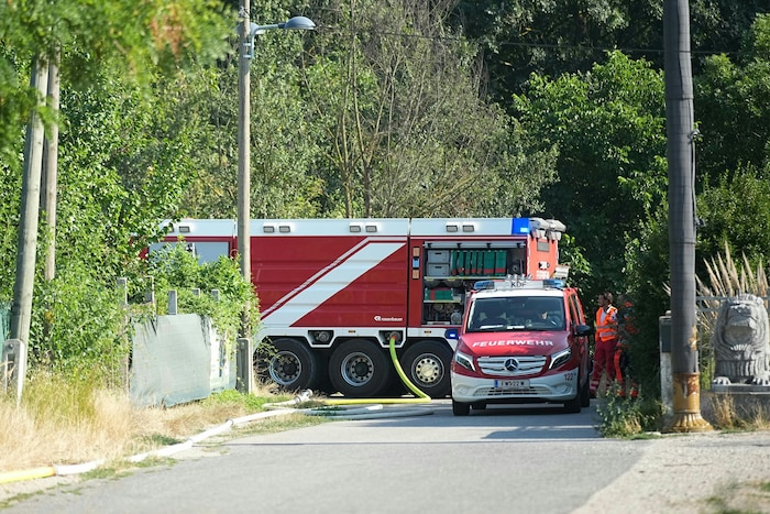 Rund 100 Einsatzkräfte waren vor Ort.