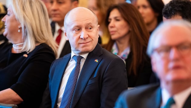 Der Botschafter der Ukraine in Wien, Wassyl Chymynez (Mitte), ist abberufen worden. Seine ...