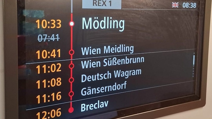 Zwei Stunden mussten Passagiere im Zug ausharren.