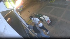 Die Männer auf den Aufnahmen der Überwachungskamera