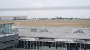 In der Nacht auf Mittwoch ist am Flughafen Leipzig/Halle eine Drohne entdeckt worden. Die ...