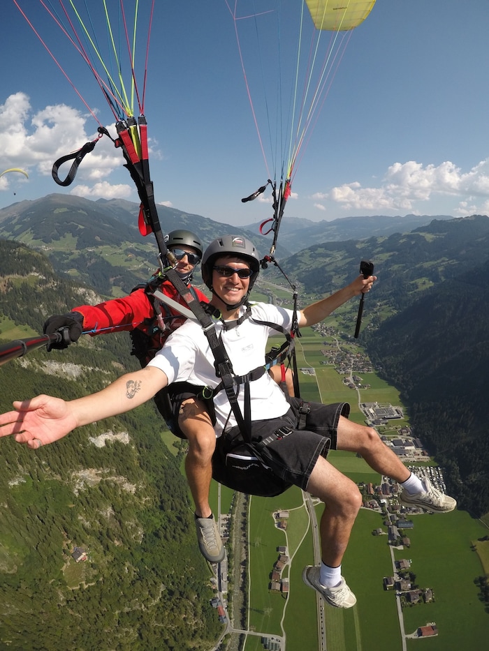 Der Influencer Max Schulz genoss seinen Tandemflug über das Zillertal. Ein Erlebnis, das er ...