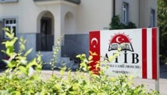 Das bisherige Gebetshaus platzt aus allen Nähten und soll daher durch ein Kulturzentrum mit ...