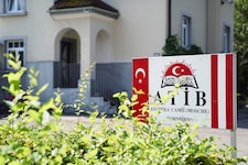 Das bisherige Gebetshaus platzt aus allen Nähten und soll daher durch ein Kulturzentrum mit ...