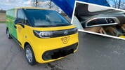Viele Postzusteller hadern mit diesen elektrischen Transportern. Der Schaltknopf (kleines Bild) ...