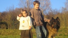 Klein-Leonie mit ihrem Brüderchen Jonas! Die heute 23-Jährige hat bereits 70 Länder dieser Welt ...