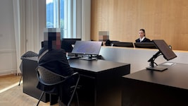 Die Angeklagte gab sich vor Gericht sehr wortkarg. Sie war sichtlich nervös und angespannt.